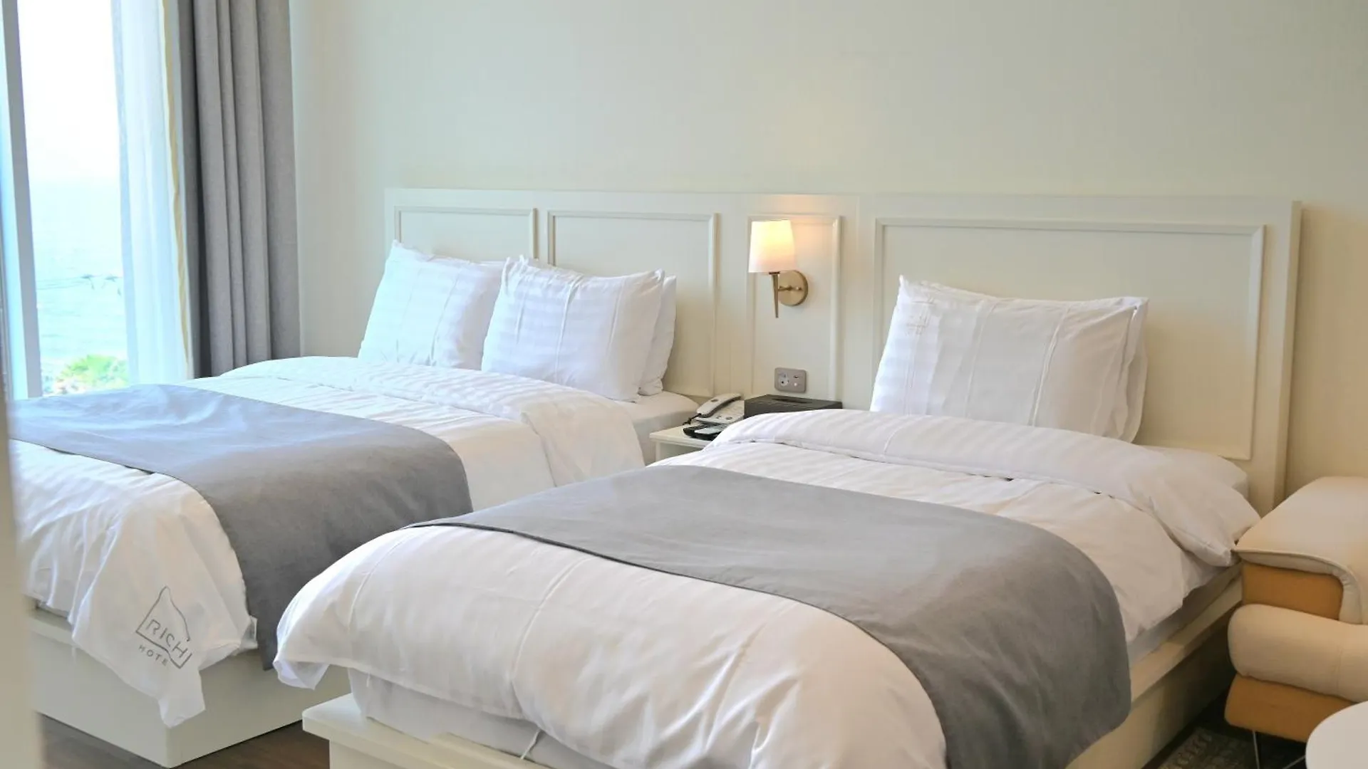 Rich Hotel Jeju